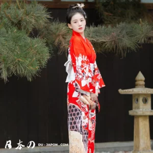 Femme en kimono rouge traditionnel, élégante dans un cadre naturel japonais serein.