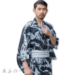 Homme en yukata noir et blanc, élégance contemporaine et traditionnelle, style japonais.