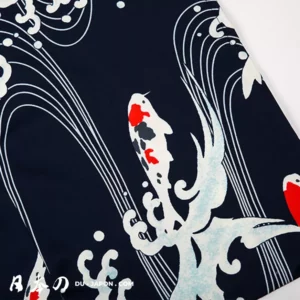 Tissu élégant : motifs de vagues et koi rouges et blancs sur fond bleu navy.