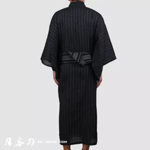 Yukata noir à rayures avec obi, vêtement traditionnel japonais pour lété.