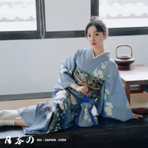 Femme en kimono bleu traditionnel, éveille la sérénité et lélégance japonaise.