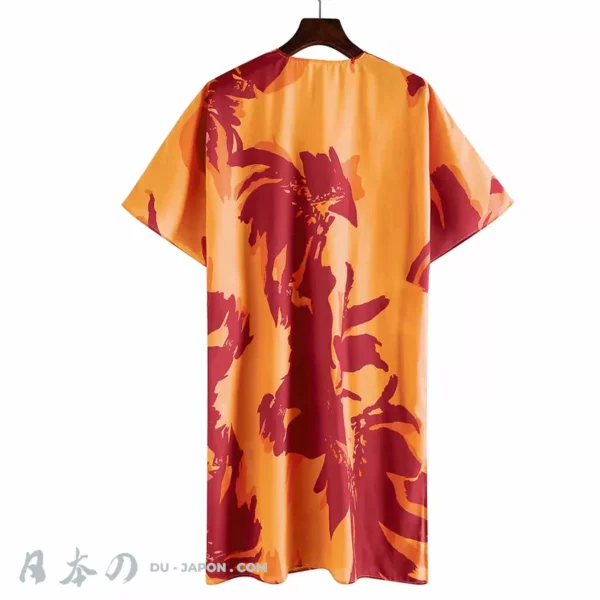 Kimono léger orange à fleurs, idéal pour lété et les sorties décontractées.