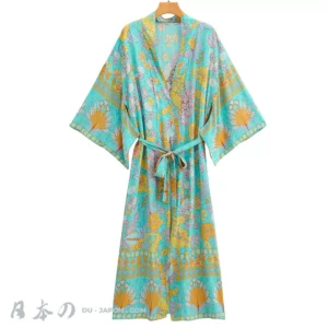 Robe kimono turquoise élégante avec motifs floraux colorés pour un style relaxant.